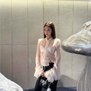 White House Black Market White Blouse Size 0